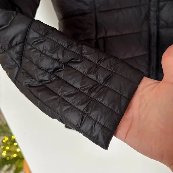 **SOLD*** Patagonia Woman’s Puffer Radalie Insulated Jacket Size XS Black - Picture 5 of 14